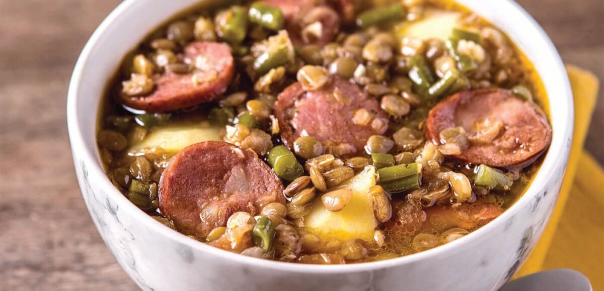 Como fazer Sopa de Lentilha com Linguiça Defumada e Legumes: Quentinha e Cheia de Sabor!