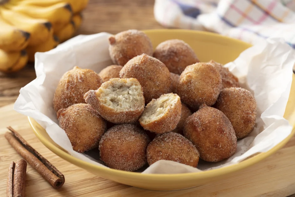 Como fazer Bolinho de Chuva com Banana: Fácil, rápido e delicioso para todas as idades!

