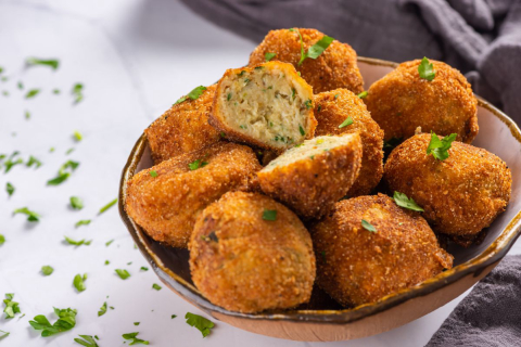 Como fazer Bolinho de Siri ao Toque de Coco: Receita fácil e deliciosa para o final de semana!