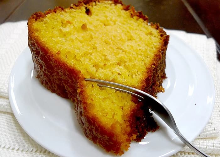 Como fazer Bolo de Laranja com Casca: Aproveite tudo da fruta e faça um bolo úmido e aromático!