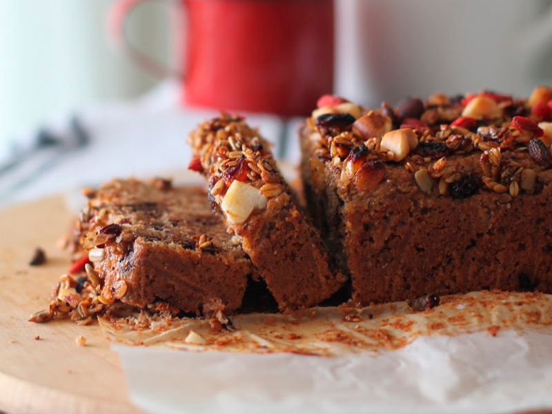 Como fazer Bolo de Banana Integral com Granola: Uma delícia saudável e fácil de preparar!