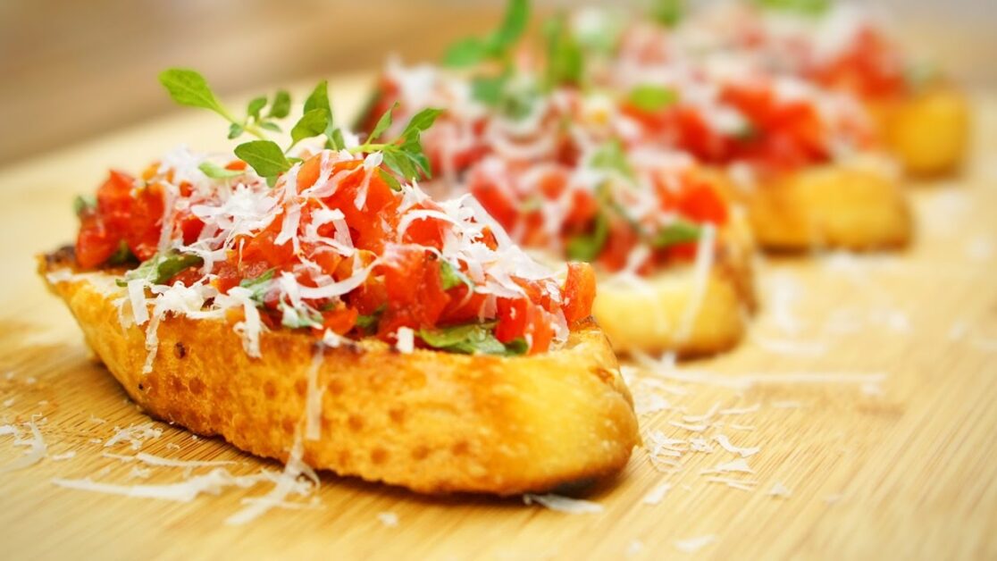 Como fazer Bruschetta Italiana de Tomate e Manjericão: Passo a passo para uma bruschetta crocante e saborosa!

