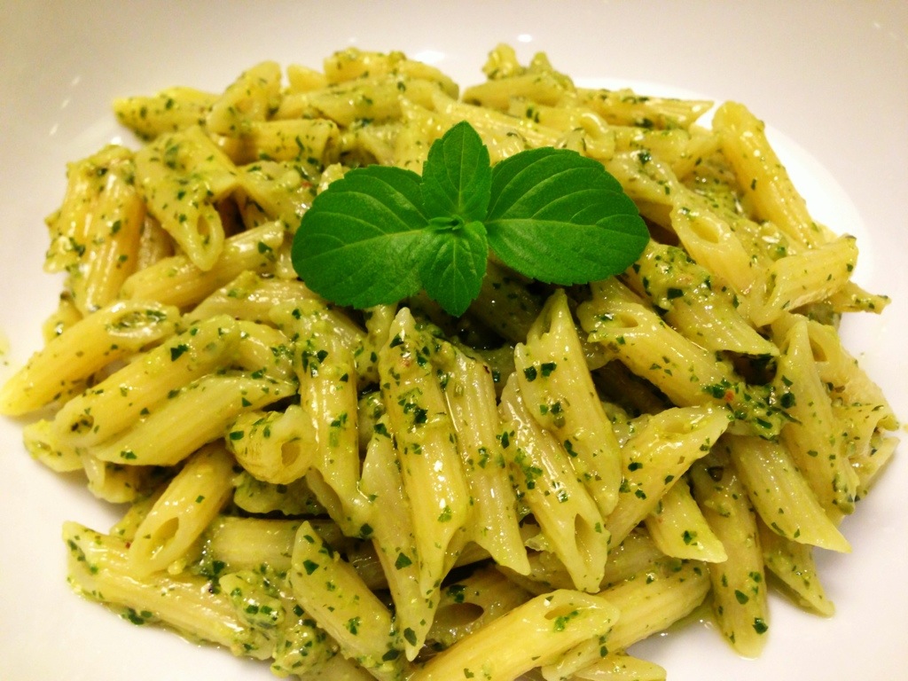 Como fazer Penne com Molho Pesto: A combinação perfeita de sabores frescos e intensos!