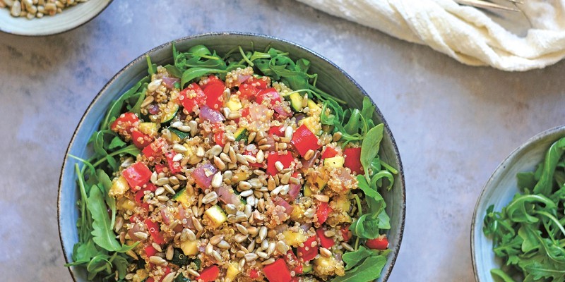 Como fazer Salada de Quinoa com Legumes Grelhados: Dicas e truques para uma salada colorida e saborosa!