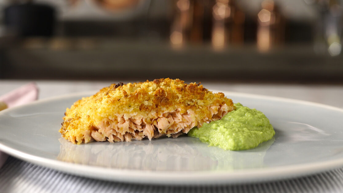 Como fazer Salmão Crosta de Panko com Purê de Ervilha: Um prato leve e saboroso para qualquer ocasião!

