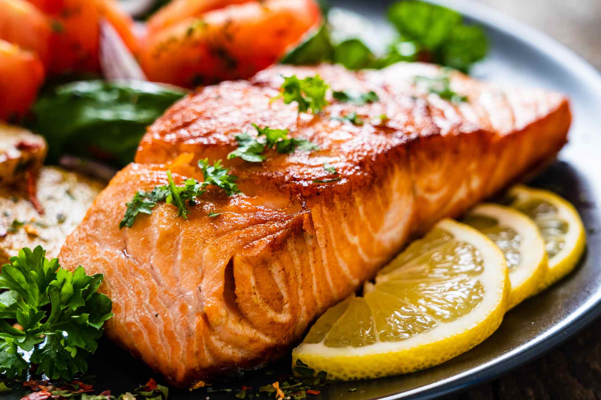 Como fazer Salmão Grelhado com Temperos Deliciosos: Uma explosão de sabor em cada garfada!