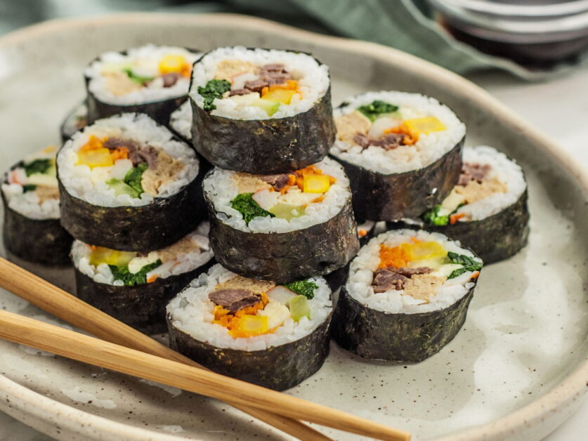 Como fazer Sushi Coreano (Kimbap): A versão coreana do sushi, passo a passo!

