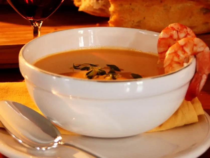 Como fazer Bisque de Camarão: Uma sopa cremosa e saborosa, perfeita para os amantes de frutos do mar!