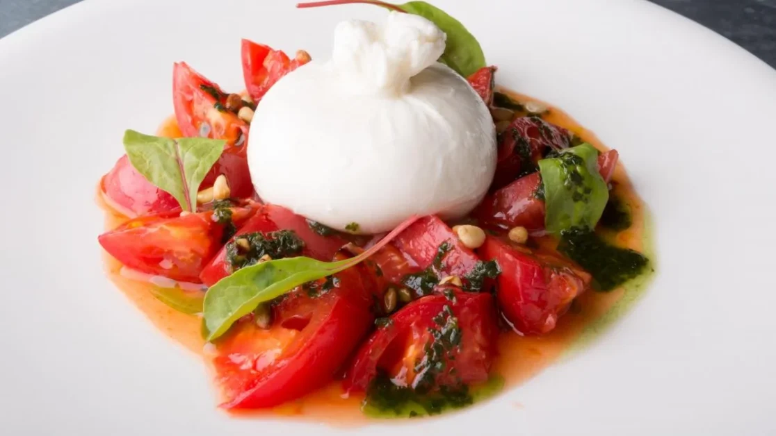 Como fazer Burrata com Tomate e Manjericão: A entrada perfeita para qualquer ocasião!