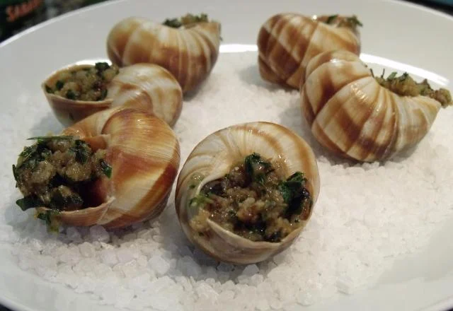 Como fazer Escargot Clássico: Um Banquete Francês em Sua Casa!