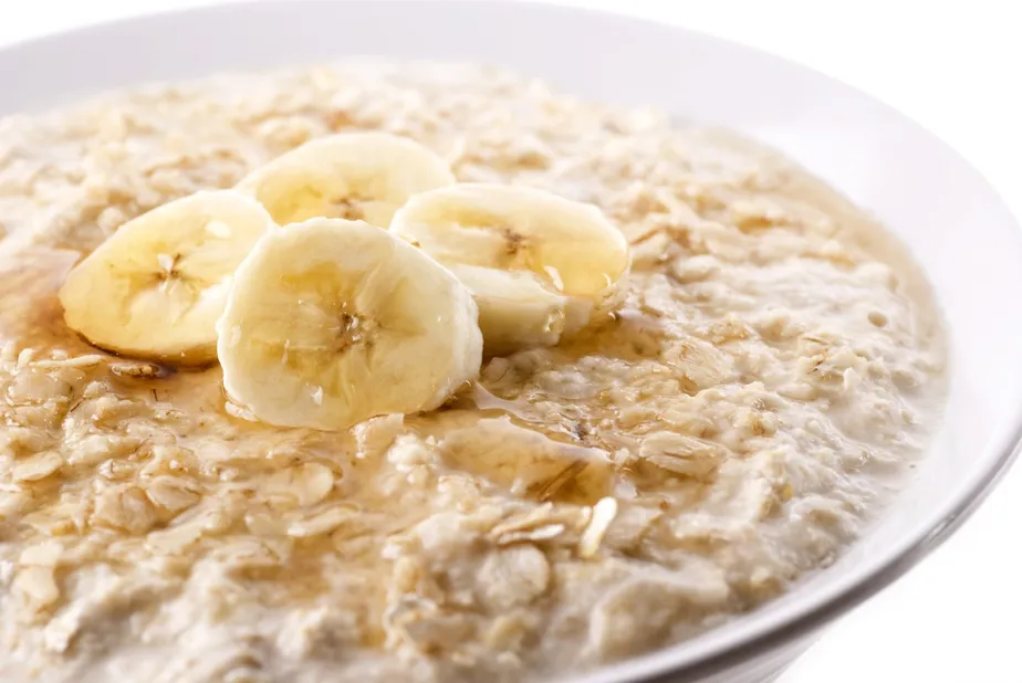 Como fazer Mingau de Aveia com Banana Cremoso e Nutritivo: Perfeito para um café da manhã reforçado!