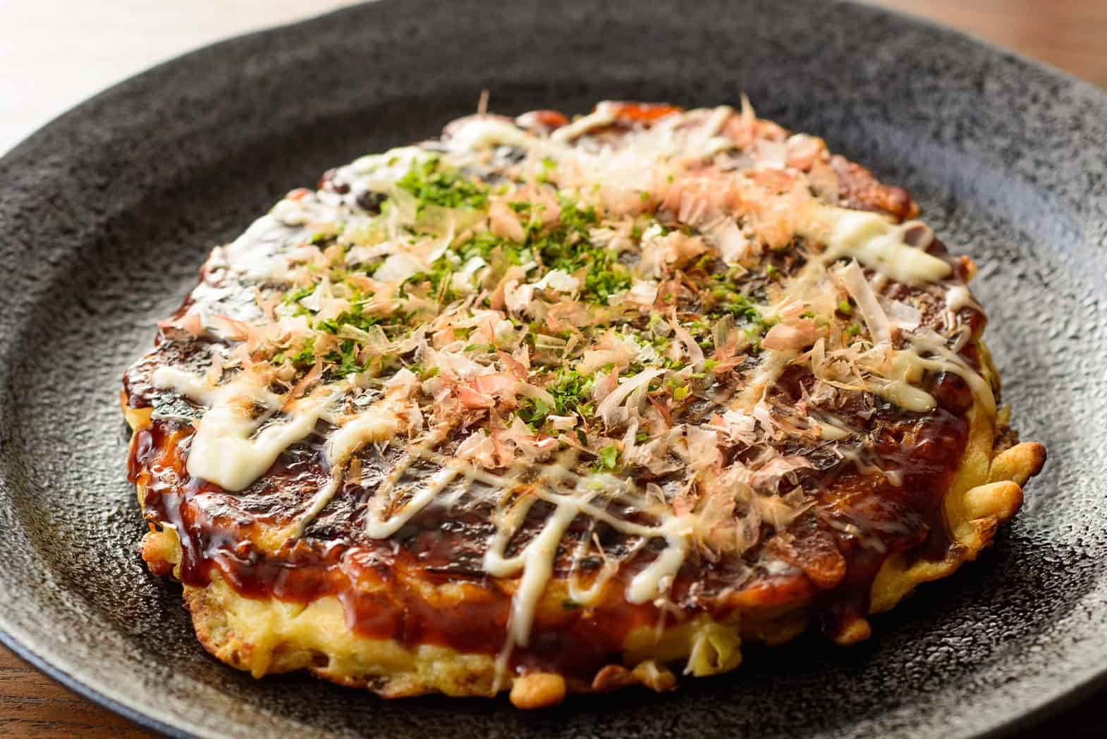 Como fazer Okonomiyaki: A panqueca japonesa perfeita para você fazer em casa!